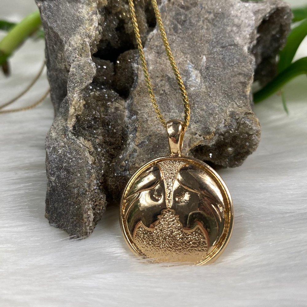 NRQ Signed Two Women Gold Tone Pendant Necklace 37"